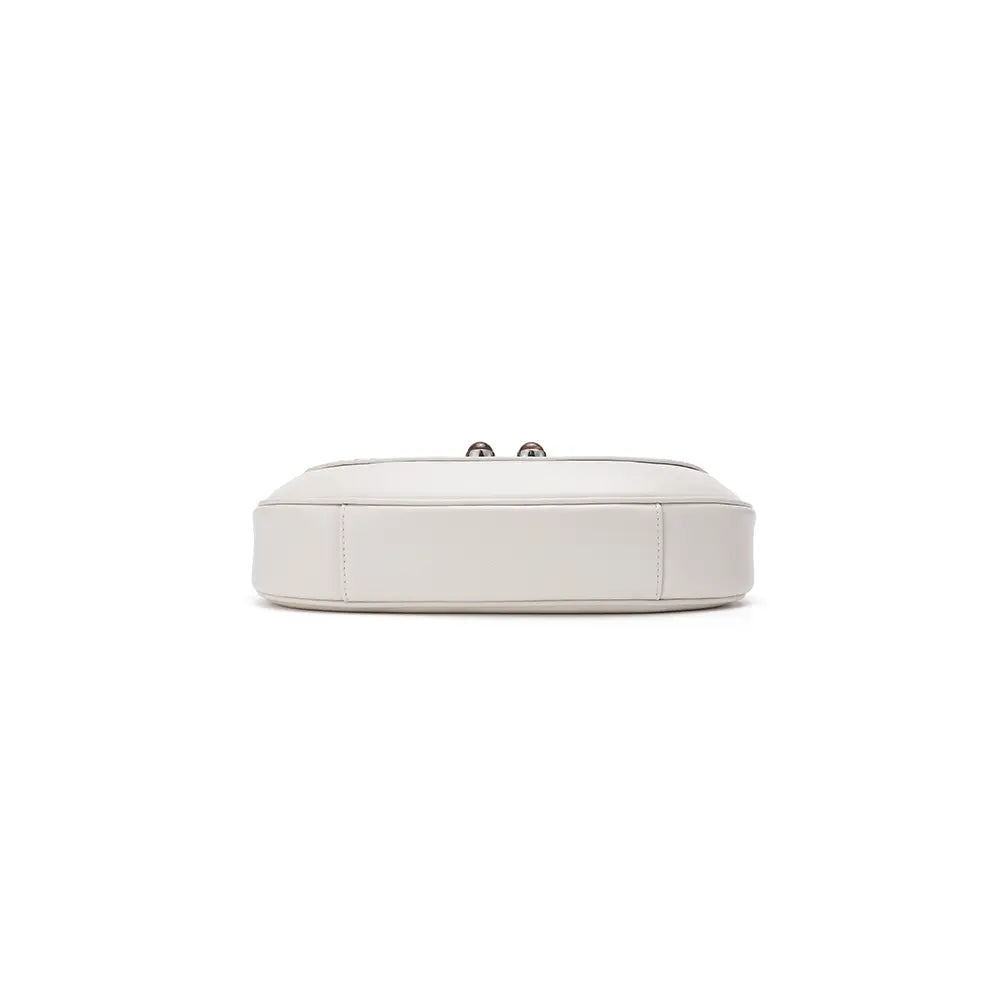 Bottom view of a white leather handbag, minimalist design, Amazing Song official website