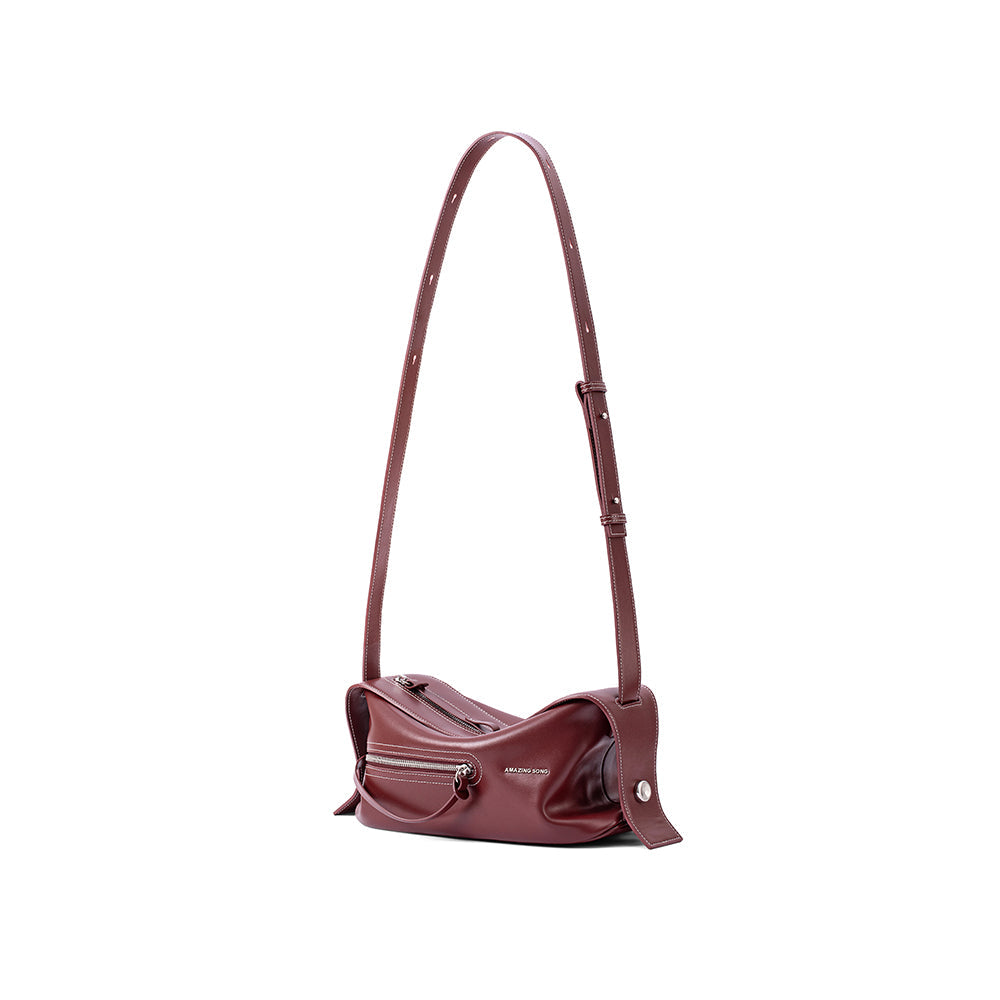 Amazing Song burgundy leather shoulder bag with zipper and adjustable strap